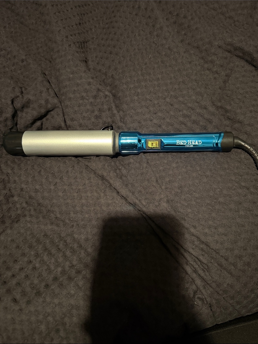 BedHead Blue Styling Wand with Silver Ceramic Barrel 1.5 inch loose waves